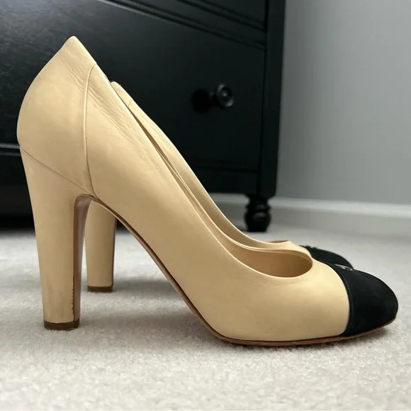 ❗️SOLD❗️ CHANEL Beige And Black Goatskin Cap Toe Heels CC Size 37 US 7 Pumps - Picture 5 of 14